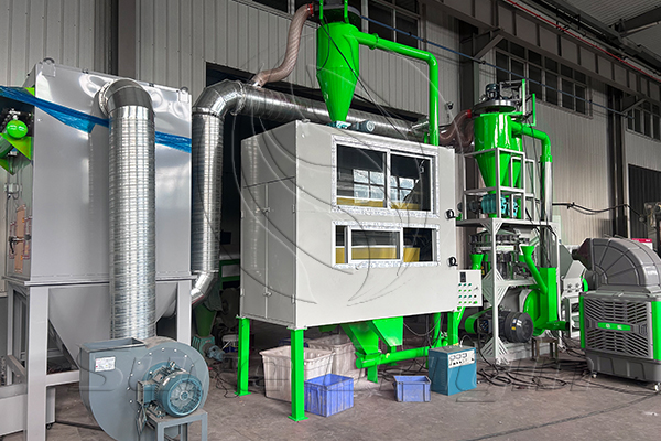 Clientes indonesios visitan Sure Origin Group Machine y compran una máquina recicladora de aluminio y plástico modelo 500