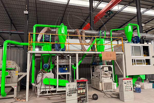 Clientes alemanes visitan Sure Origin Group Machine y compran una máquina de reciclaje de PCB modelo 500